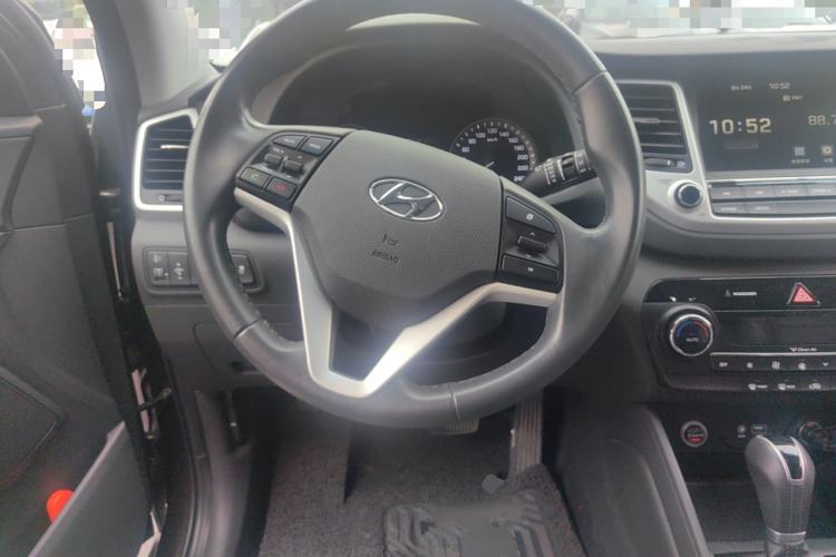 Used Hyundai Tucson 2015 1.6T Dual-Clutch Two-Wheel-Drive Smart Model Steering Wheel