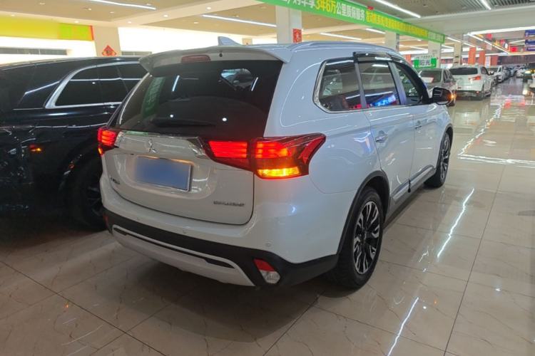 Used Mitsubishi Outlander 2019 2.4L 4x4 Zhi Xiang Edition 7 Seats China VI Standard