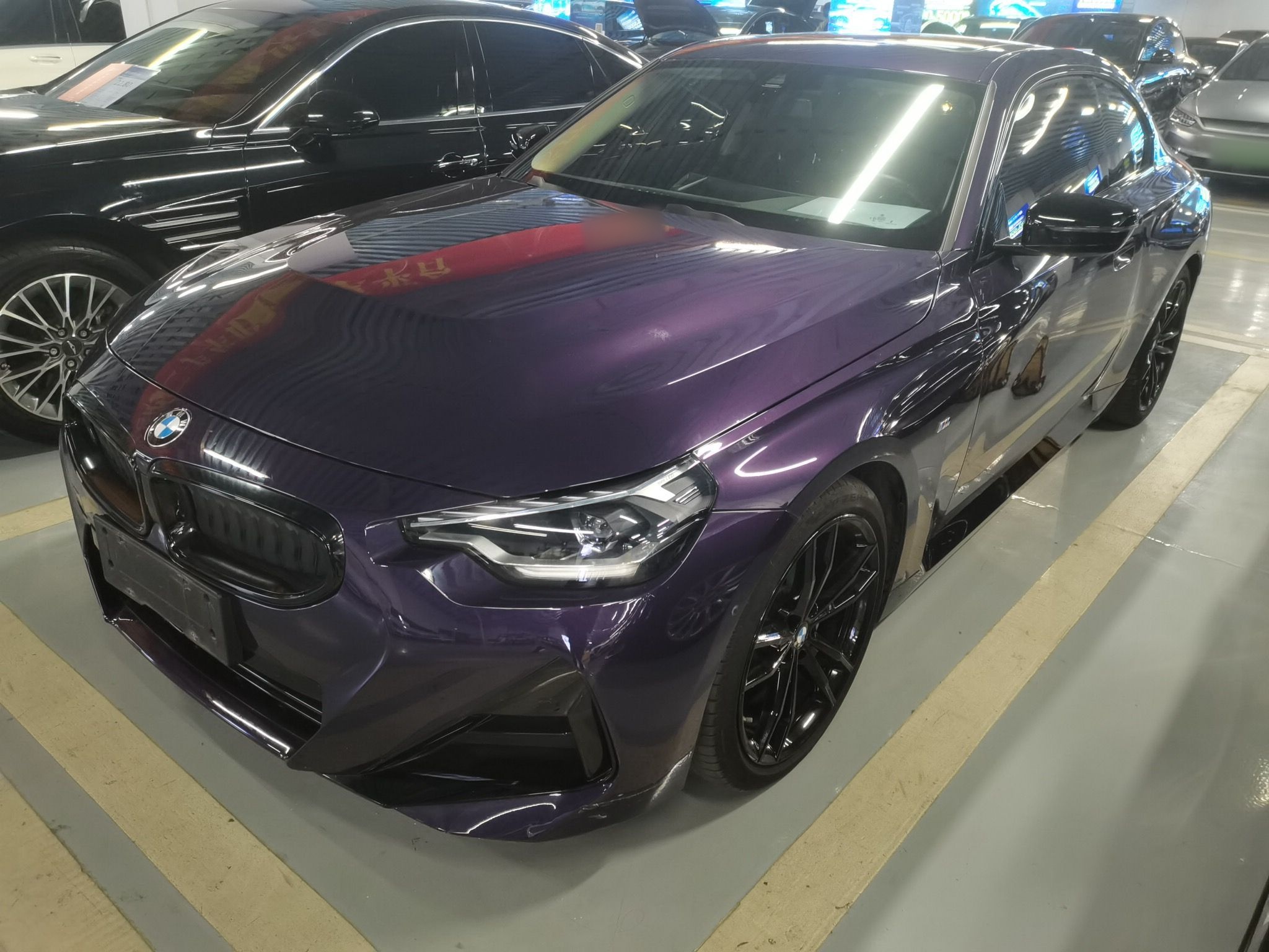 Под передней частью автомобиля