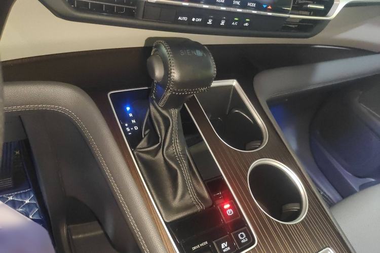 Used Toyota Sienna 2023 2.5L Hybrid Comfort Edition
