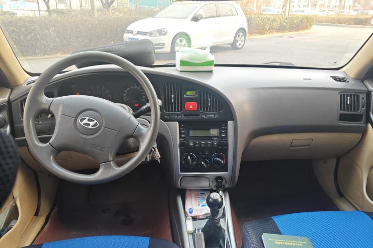 Used Hyundai Elantra 2007 1.6L Manual Comfort Model Center Console