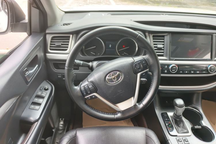 Used Toyota Highlander 2017 2.0T Four-Wheel Drive Luxury Edition 7 Seats