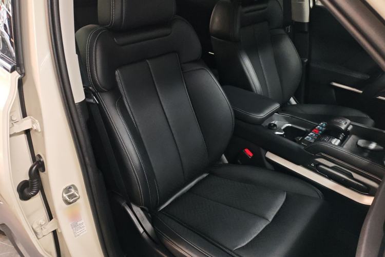 Used Formula Leopard Titanium 3 2025 501KM All-Wheel Drive Intelligent Driving Ultra Version Right Front Seat