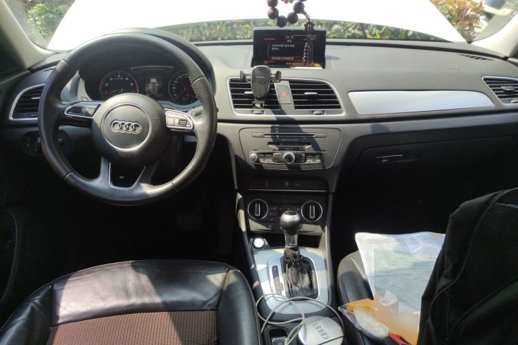 Used Audi Q3 2018 30th Anniversary Edition 30 TFSI Fashion Model Center Console