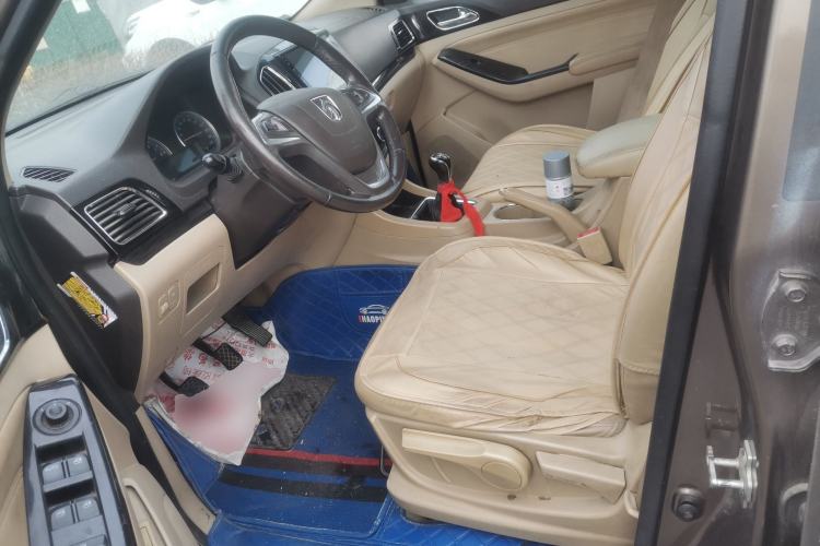 Used Baojun 730 2014 1.5L manual luxury trim 7 seats
