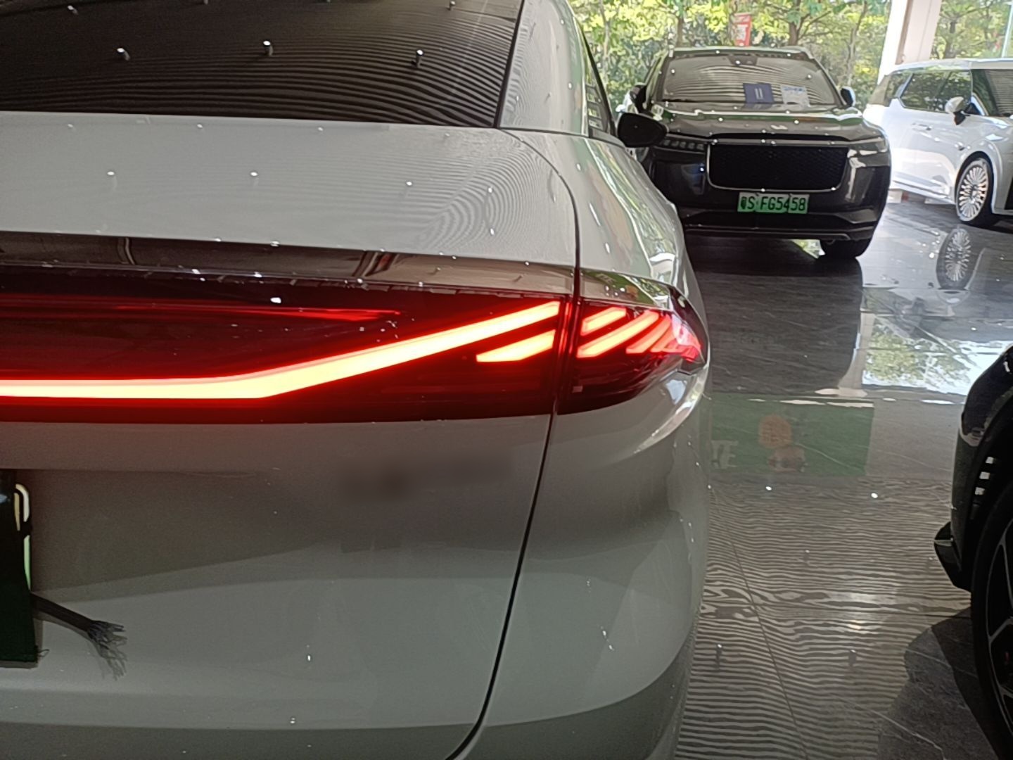 Geely Galaxy L6 2025 EM-i 60km Launch Edition — снимка 9