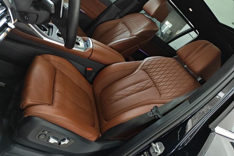 Used BMW X7 2023 xDrive40i Luxury M Sport Package Left Front Seat