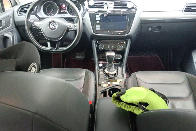 Used Volkswagen Tiguan L 2019 330TSI Automatic Two-Wheel Drive Panoramic Comfort Edition China VI Standard Center Console