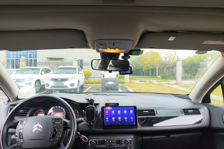 Used Citroen C5 2013 2.0L Automatic Luxury Model Center Console