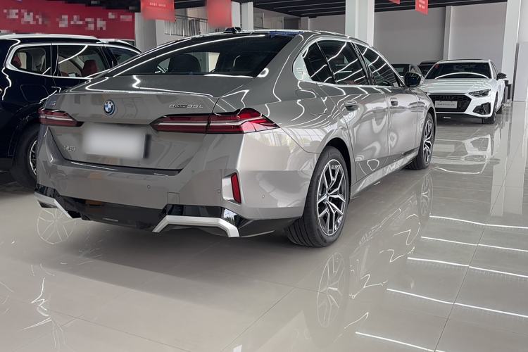 Used BMW i5 2024 eDrive 35L Luxury Model with M Sport Package
