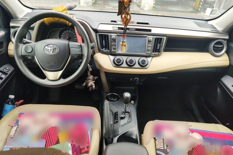 Used Toyota RAV4 2013 2.0L CVT Two-Wheel Drive Urban Edition Center Console