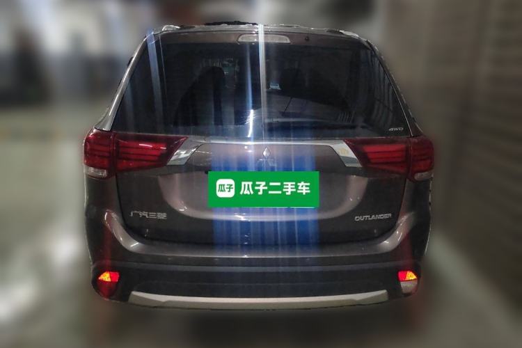 Used Mitsubishi Outlander 2016 2.4L 4x4 Luxury Edition 7-Seater
