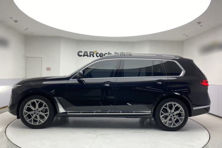 Used BMW X7 2024 xDrive40i Luxury Package – Leading Model Exterior 3