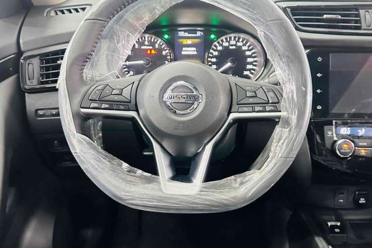 Used Nissan X-Trail 2023 Classic 2.0L Two-Wheel Drive Smart Connect Premium Edition
