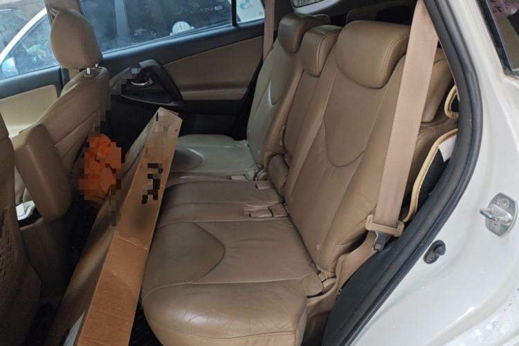 Used Toyota RAV4 2012 Luxurious 2.4L Automatic 4x4 with Stylish Features
