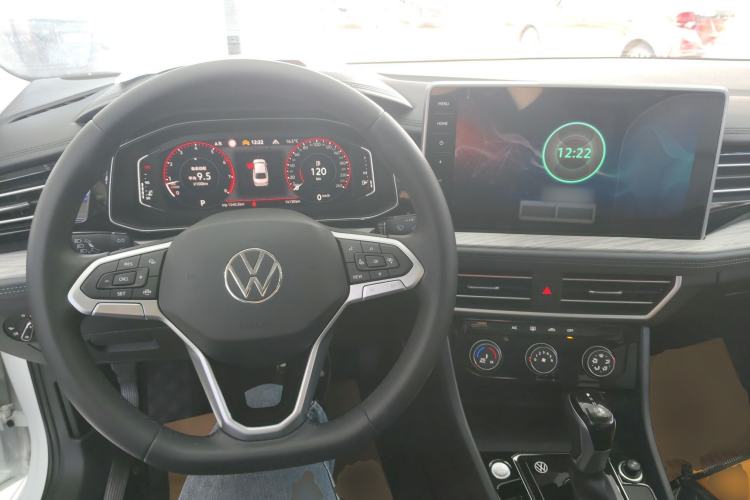 Used Volkswagen Sagitar 2025 300TSI DSG Excellence Edition Center Console