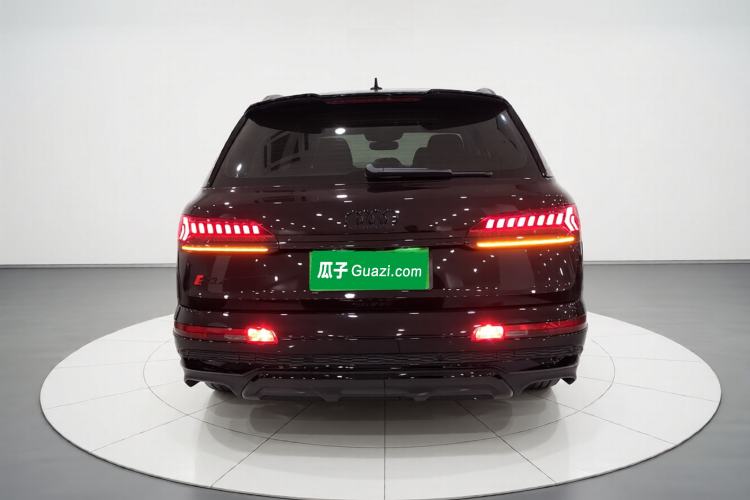 Used Audi Q7 2022 55 TFSI quattro S line Sport model
