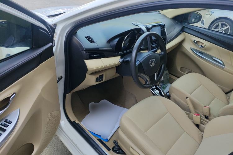 Used Toyota YARiS L Zhi Xuan 2015 1.5E Automatic Charm Edition Driver Seat