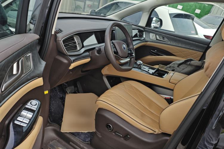 Used Denza D9 2024 DM-i 980 Four-Wheel Drive Prestige Model Driver Seat