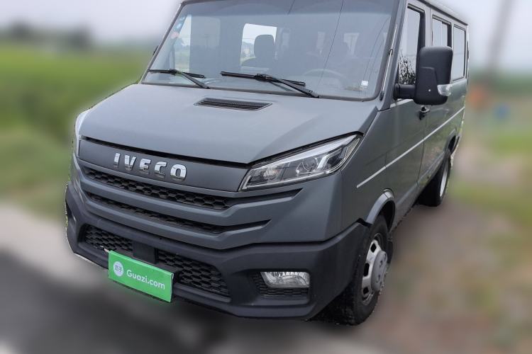 Used Iveco Daily 2023 2.5T A35M1 Short Wheelbase Low-Roof Double-Door Side-Swing Van with 5–9 Seats