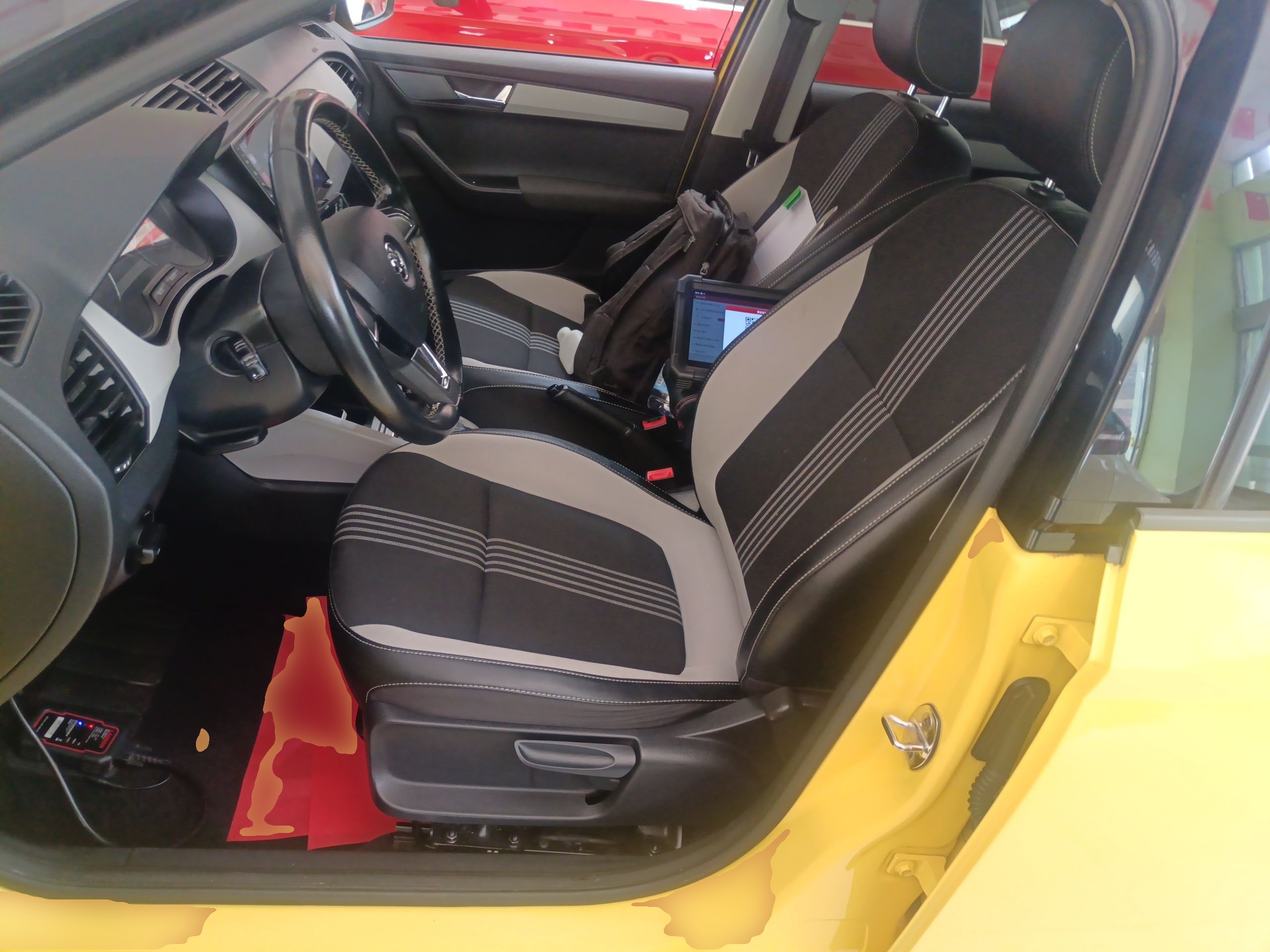 Переднее сиденье в автомобиле