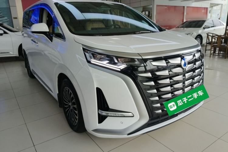 Used Denza D9 2022 DM-i 1040 Prestige Model