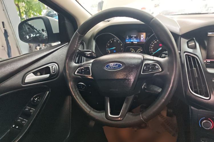 Used Ford Focus 2015 Sedan EcoBoost 180 Automatic Elite Model Steering Wheel