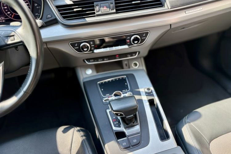 Used Audi Q5L 2018 40 TFSI Prestige Fashion Edition China VI Interior 4