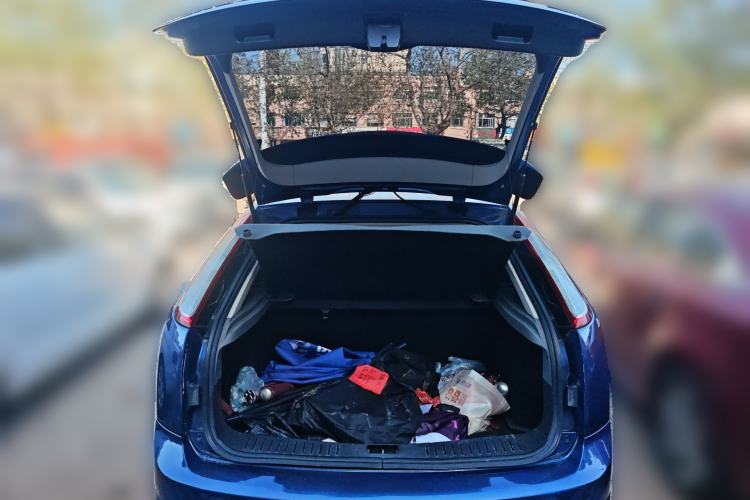 Used Ford Focus 2009 Two-Door 2.0L Automatic Sport Model Trunk