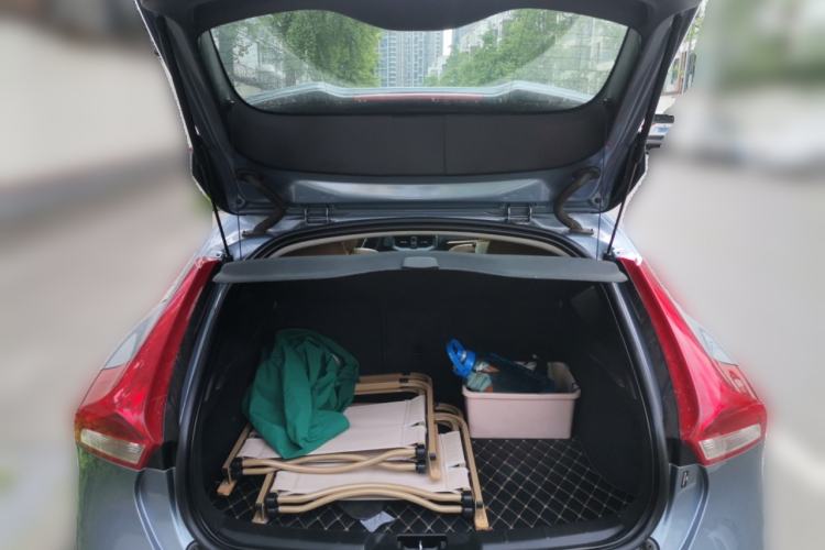 Used Volvo V40 2018 T3 Zhiyi Edition Trunk