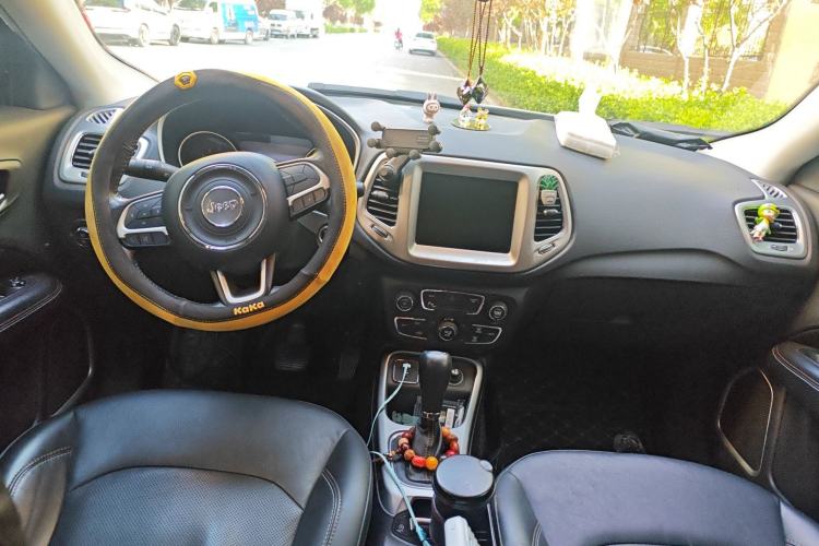 Used Jeep Compass 2017 200T Automatic Family Edition Center Console