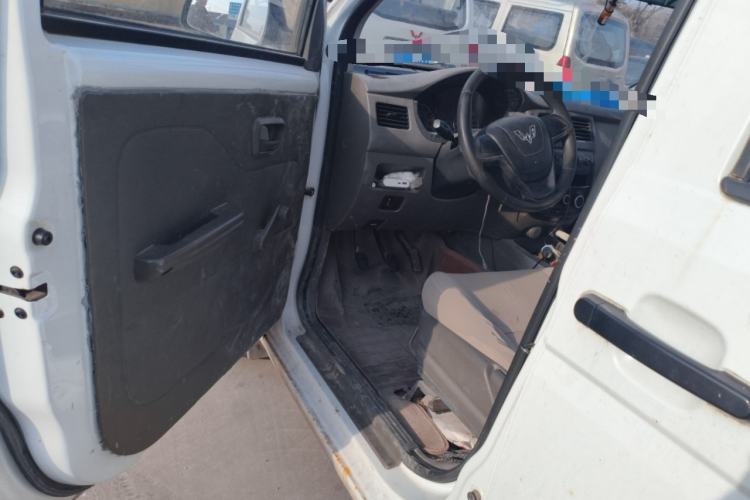 Used Wuling Rongguang V 2015 1.5L Base Version
