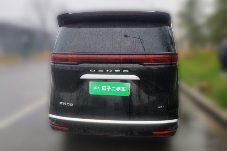 Used Denza D9 2022 DM-i 1040 Prestige Model