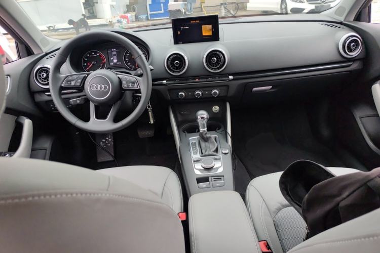 Used Audi A3 2020 Sportback 35 TFSI Fashion Edition China VI Emission Standard Center Console