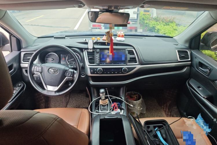 Used Toyota Highlander 2018 2.0T Four-Wheel Drive Knight Edition 7 Seats China VI Standard Center Console