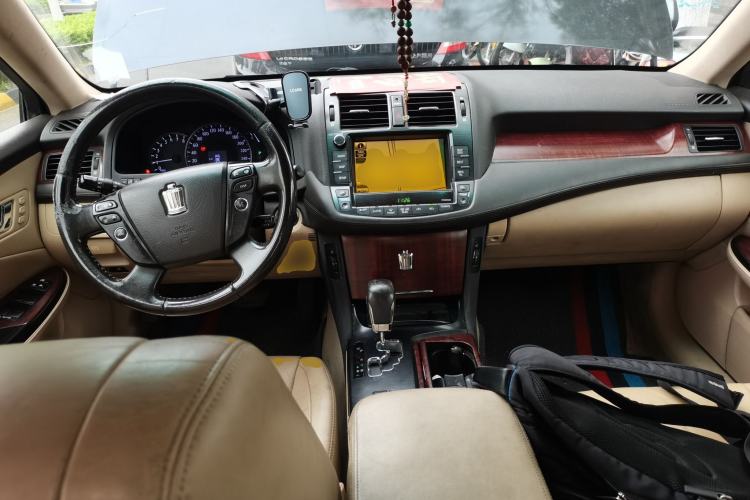 Used Toyota Crown 2010 3.0L Royal Saloon Center Console