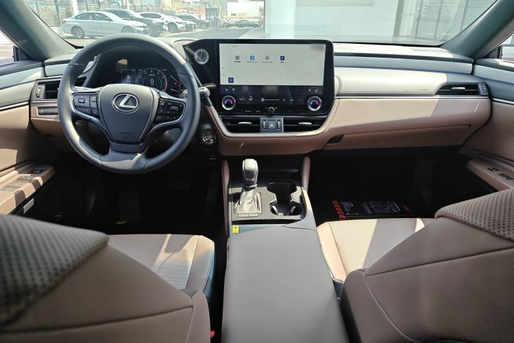 Used Lexus ES 2025 200 Premium Edition Center Console