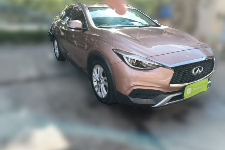 Used Infiniti QX30 2017 1.6T Two-Wheel Drive Fashion Edition Front Right 45 Deg