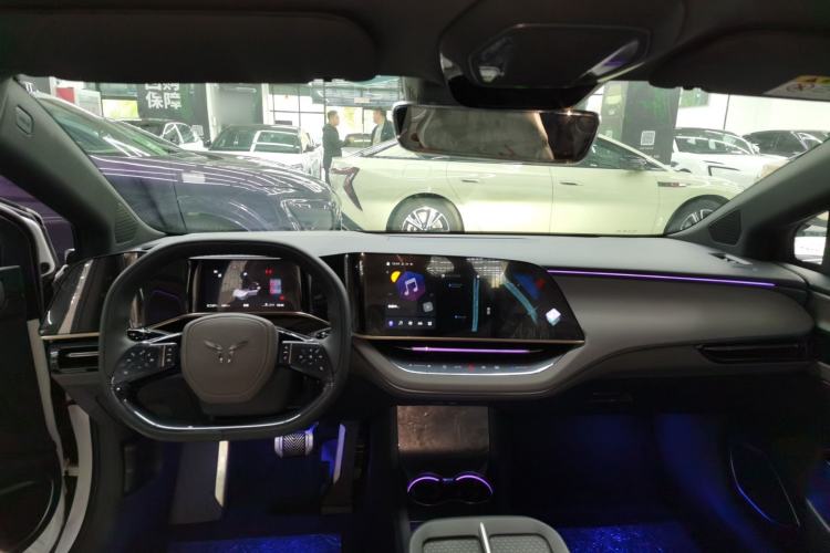 Used Hongqi EH7 2024 640 Pro+ All-Wheel Drive Center Console