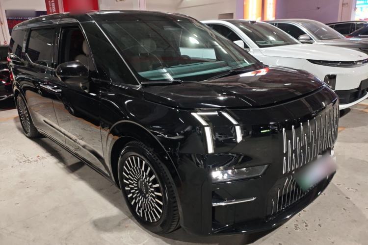 Used Zeekr 009 2022 WE Edition Front Right 45 Deg