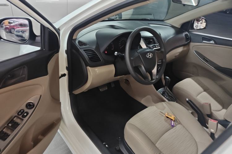 Used Hyundai Verna (older generation) 2014 1.4L Automatic Smart GLS Driver Seat