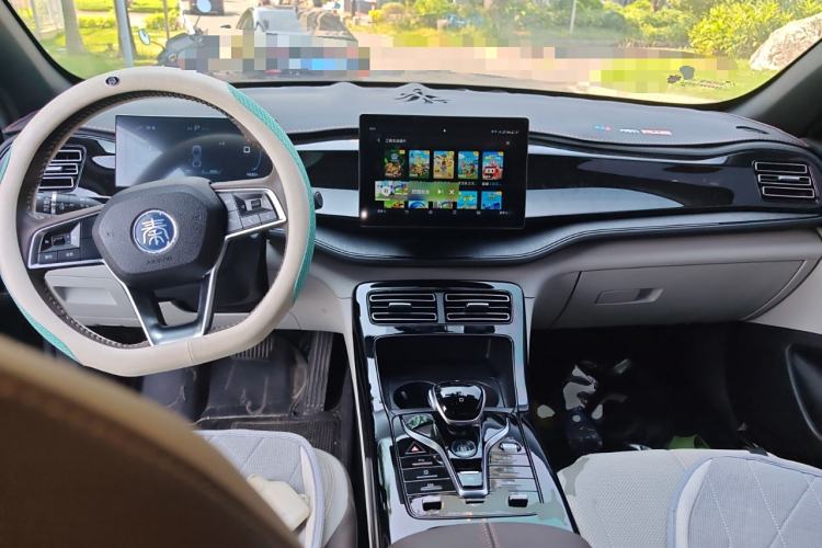 Used BYD Qin PLUS 2023 Champion Edition DM-i 55KM Leading Model Center Console