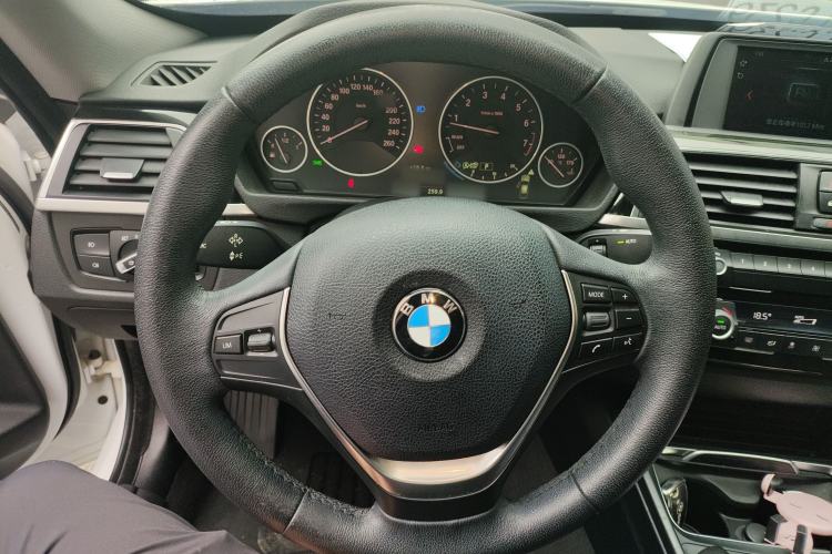 Used BMW 3 Series GT 2018 320i Sport Edition Steering Wheel