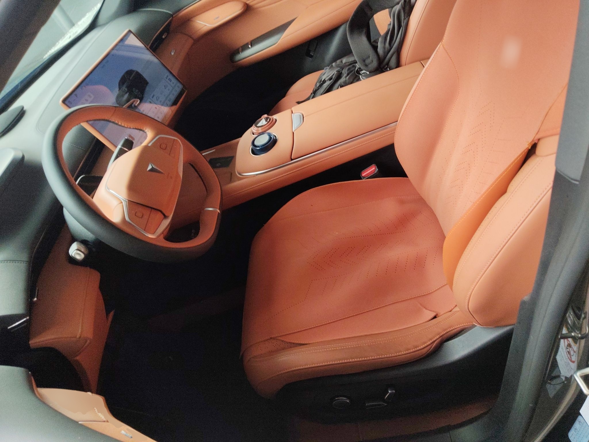 المقاعد الأمامية داخل السيارة