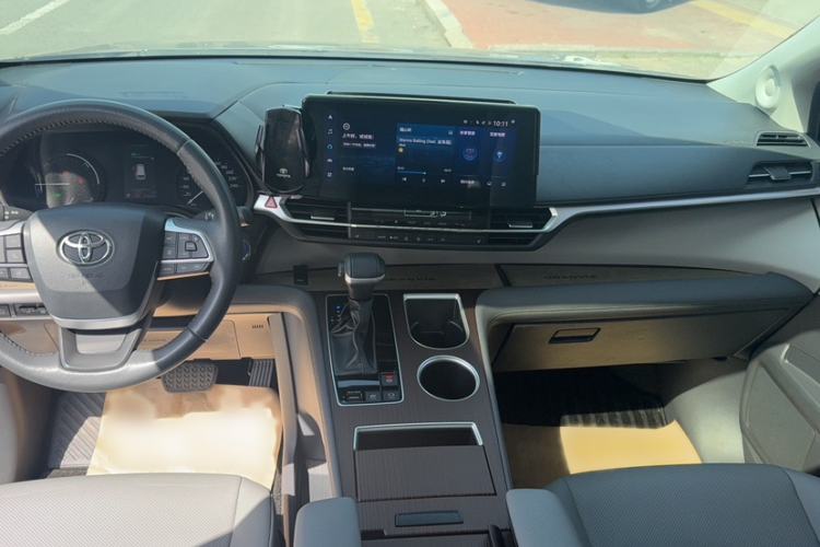 Used Toyota Granvia 2024 2.5L Hybrid Prestige PLUS Edition Interior 1