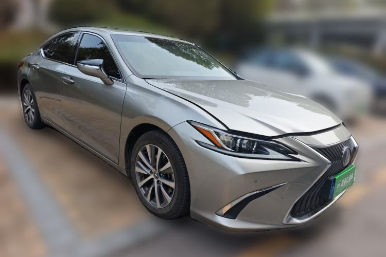 Used Lexus ES 2018 300h Premier Edition China VI Standard