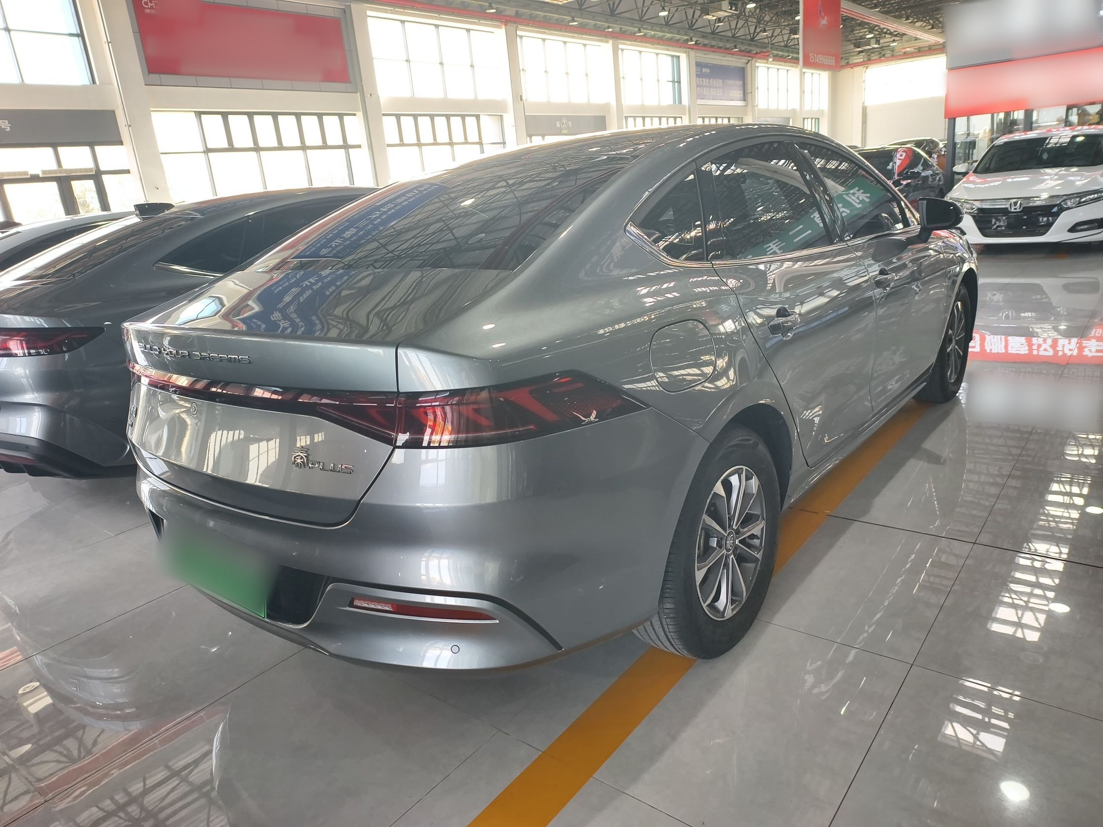 BYD Qin PLUS 2024 HONOR Edition DM-i 55KM Beyond Model — снимка 4