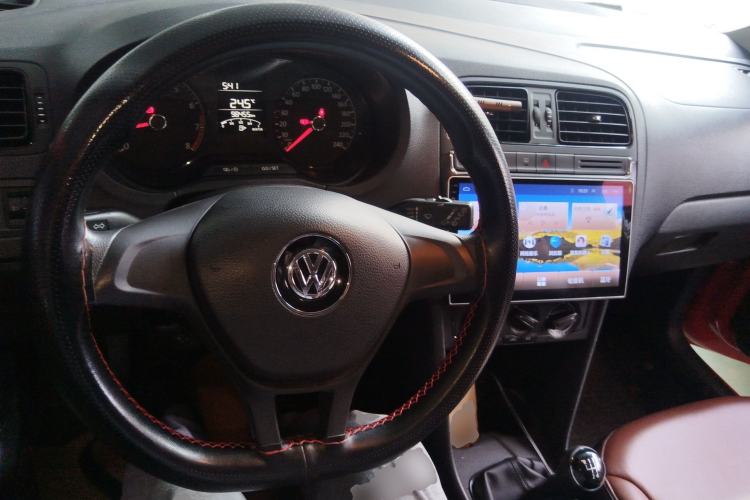 Used Volkswagen Polo 2016 1.4L Manual Fashion Model Center Console