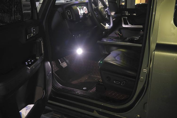 Used 212 T01 2024 2.0T Explorer
