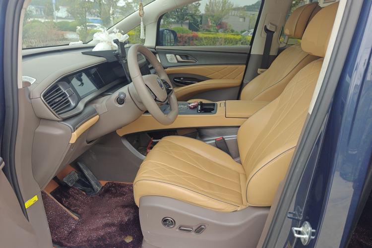 Used Denza D9 2022 DM-i 970 Four-Wheel Drive Flagship Model
